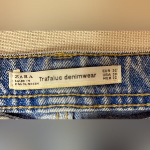 2/$20 - Zara Trafaluc High Rise , Straight Cut- Mom Jeans - 00 or 0 - XS - Picture 8 of 9